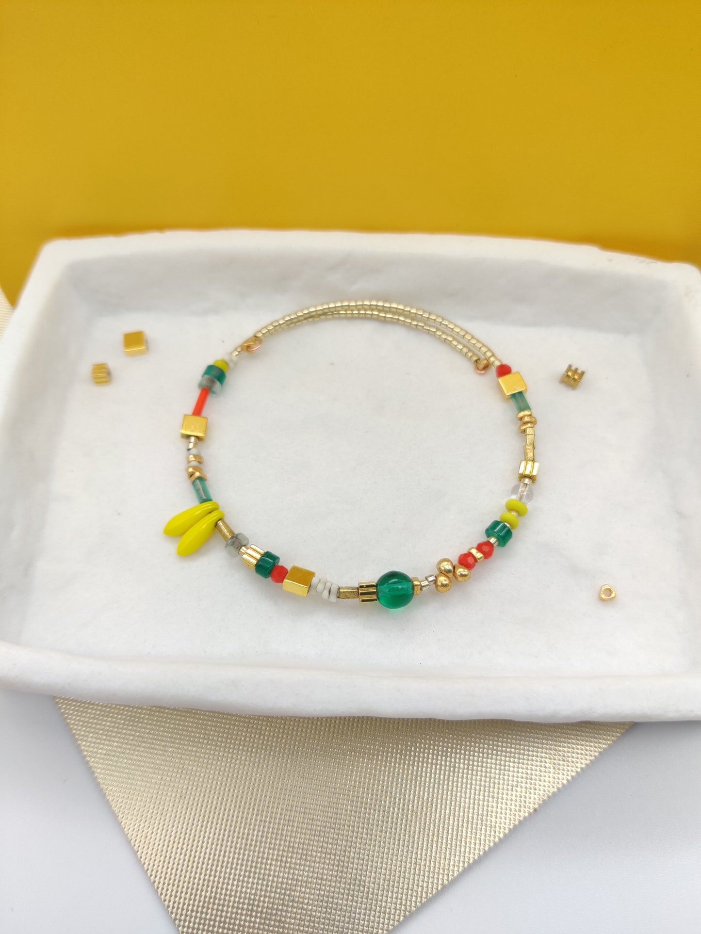 Bracelet perles de verre émeraude jaune orange doré