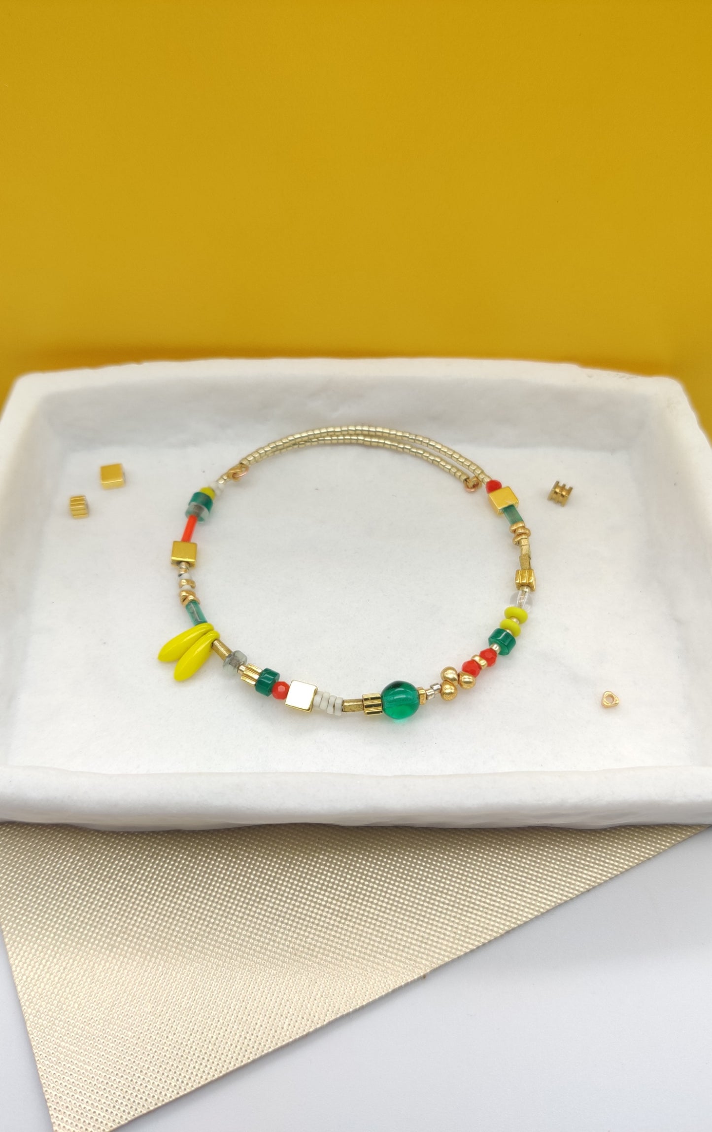 Bracelet perles de verre émeraude jaune orange doré