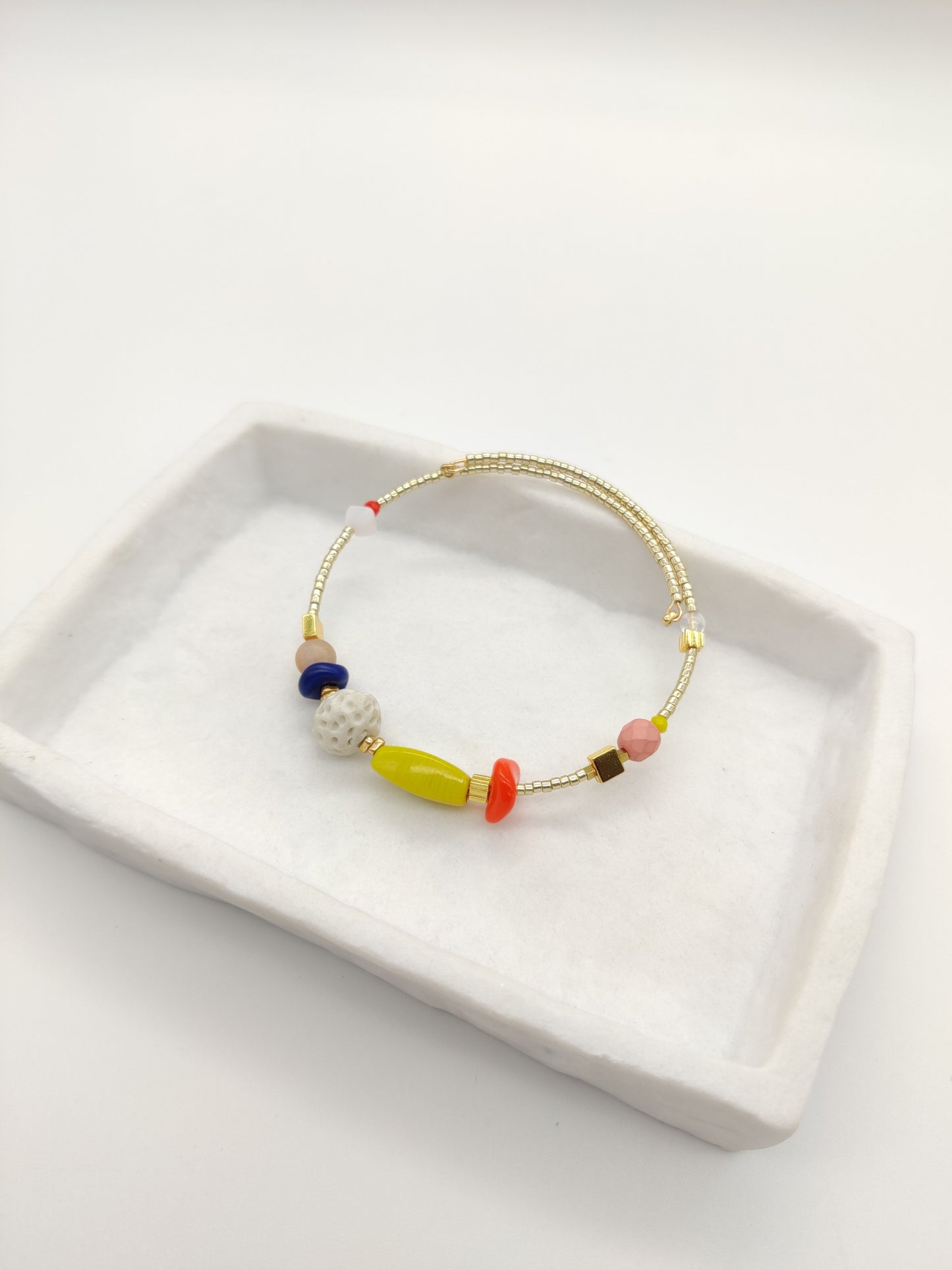 Bracelet perles de verre orange bleu jaune doré