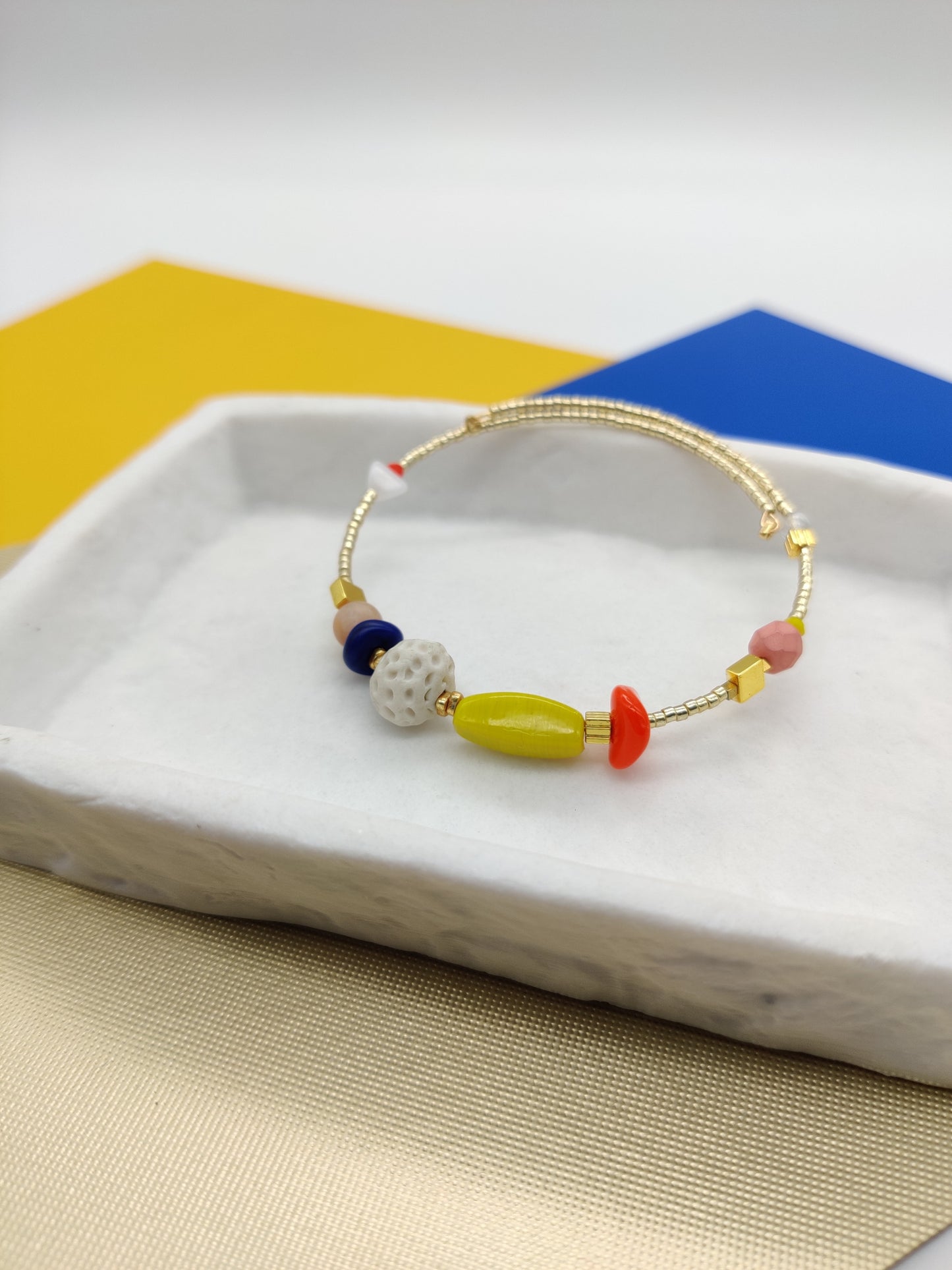 Bracelet perles de verre orange bleu jaune doré